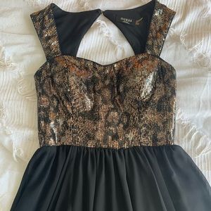 🔻GUESS?🔻!! Stunning open back formal dress!!